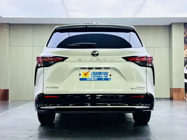 Toyota Sienna — Фото автомобиля 5
