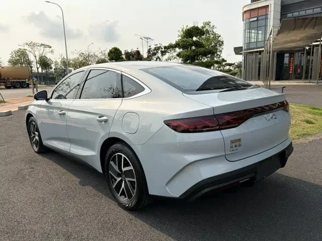BYD Qin L — Фото автомобиля 18