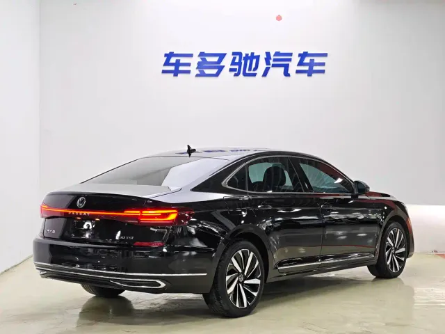 Volkswagen Passat — Фото автомобиля 7