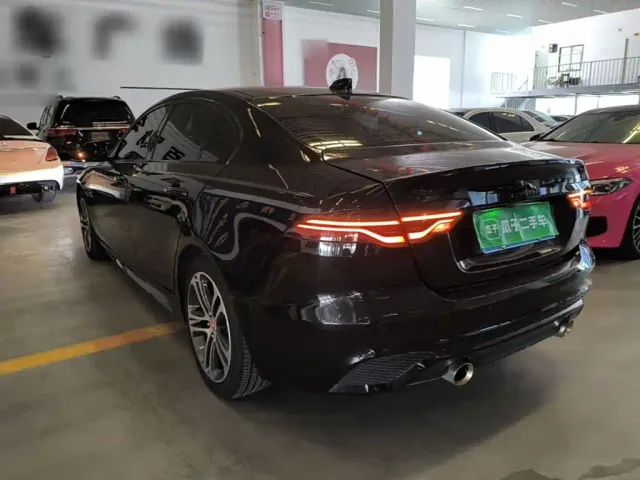 Jaguar XEL — Фото автомобиля 4