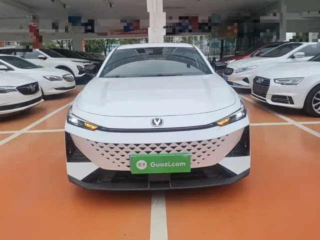 Changan UNI-V — Фото автомобиля 2