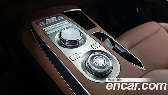 Genesis GV70 2.5T Бензин AWD — Фото автомобиля 3