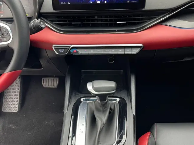 Geely Emgrand S — Фото автомобиля 12
