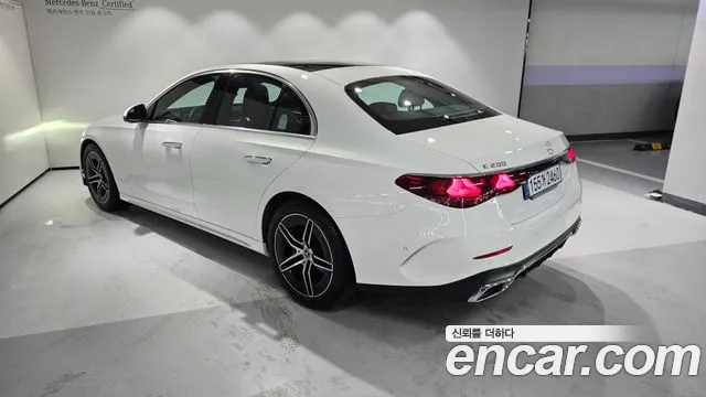 Mercedes-Benz E-Class — Фото автомобиля 2