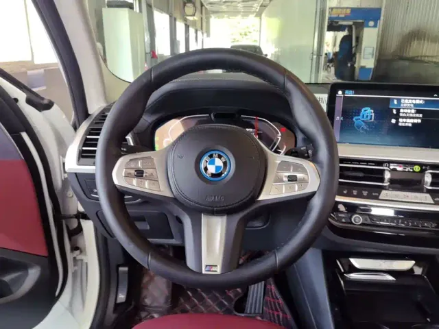 BMW iX3 — Фото автомобиля 14