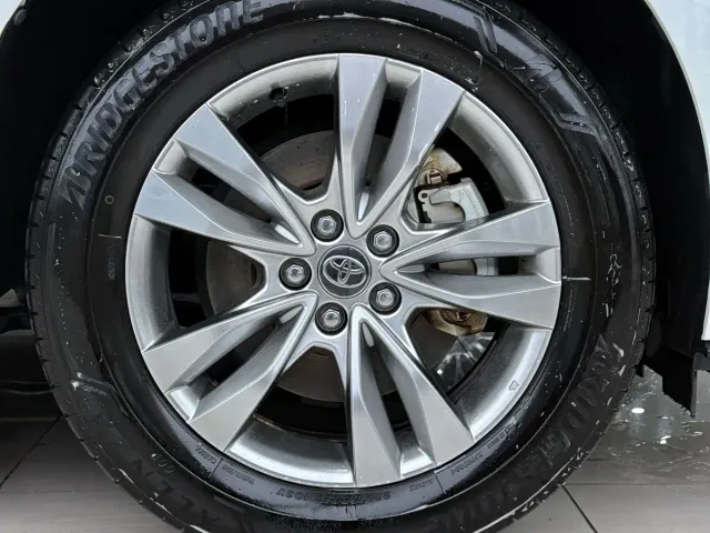 Toyota Sienna — Фото автомобиля 8