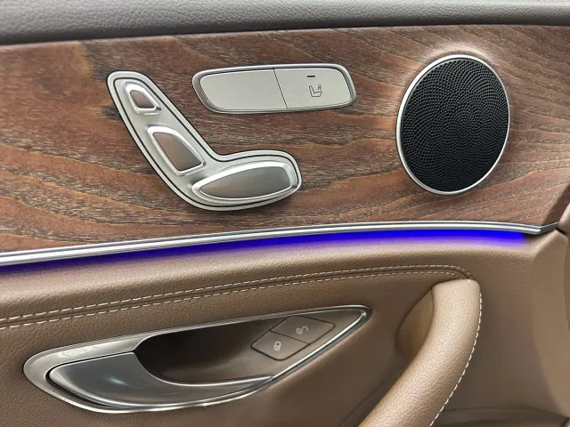 Mercedes-Benz E-Class — Фото автомобиля 5
