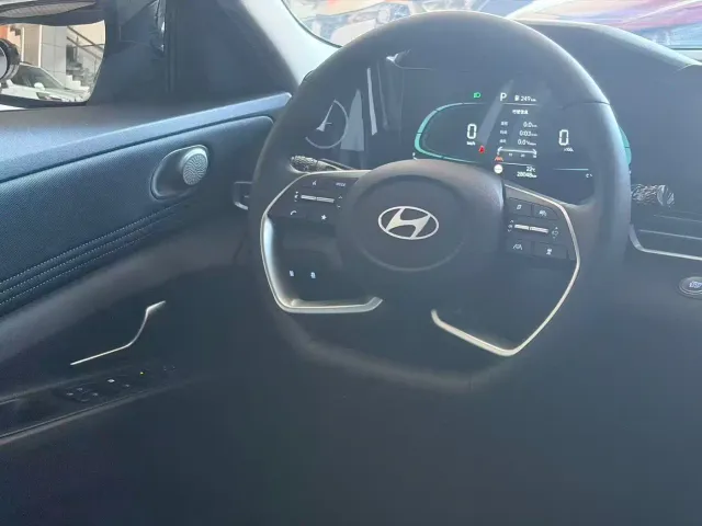 Hyundai Elantra — Фото автомобиля 11