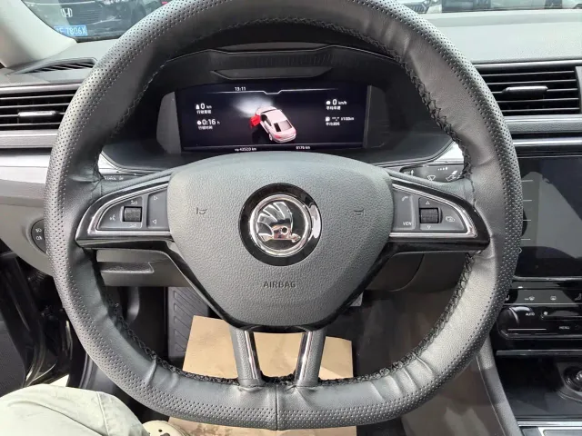 Skoda Superb — Фото автомобиля 10
