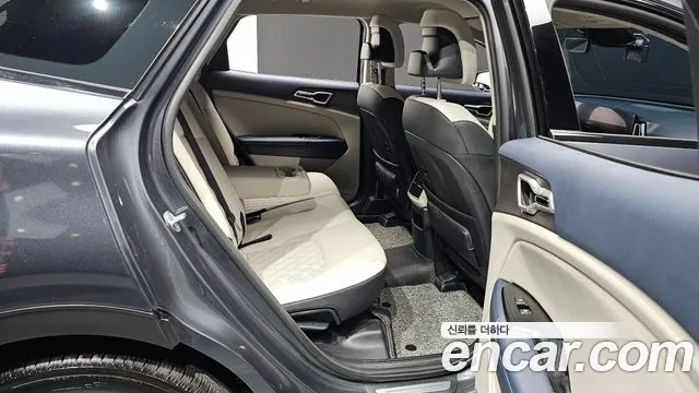 Kia Sportage Sportage 5-е поколение Бензин 1.6 турбо 2WD — Фото автомобиля 8