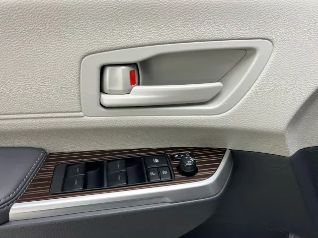 Toyota Sienna — Фото автомобиля 19