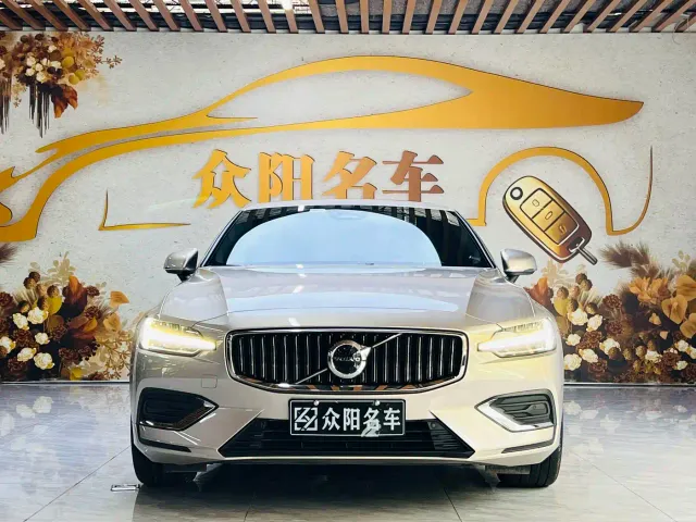 Volvo S60 — Фото автомобиля 2