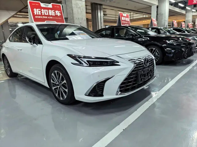 Lexus ES — Фото автомобиля 2