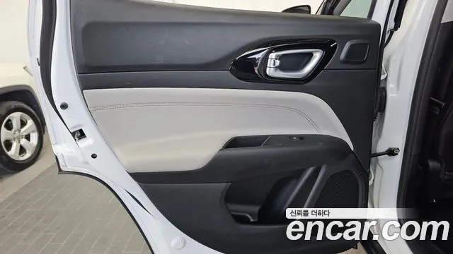 Jeep Compass — Фото автомобиля 25