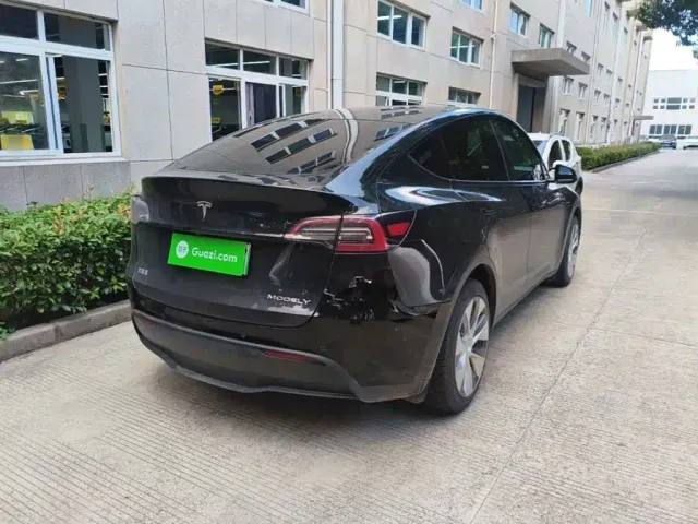 Tesla Model Y — Фото автомобиля 6