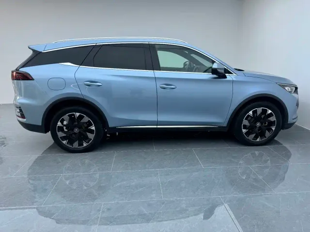 BYD Tang — Фото автомобиля 12