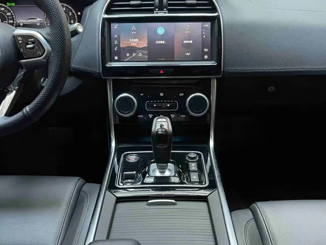 Jaguar XEL — Фото автомобиля 12