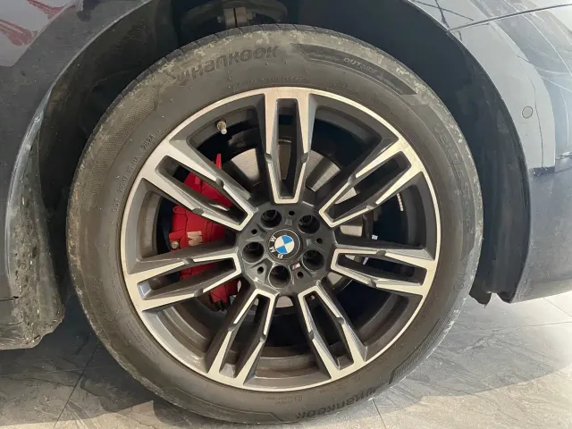 BMW 5 Series — Фото автомобиля 10