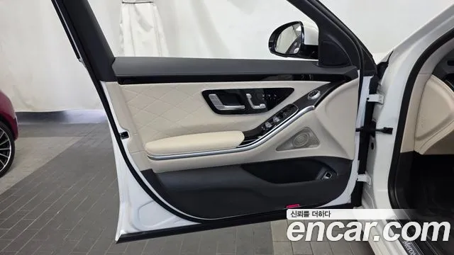 Mercedes-Benz S-Class — Фото автомобиля 23