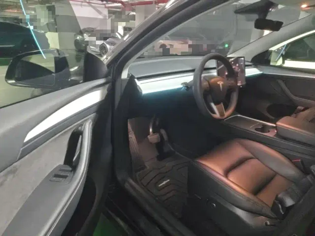 Tesla Model Y — Фото автомобиля 15