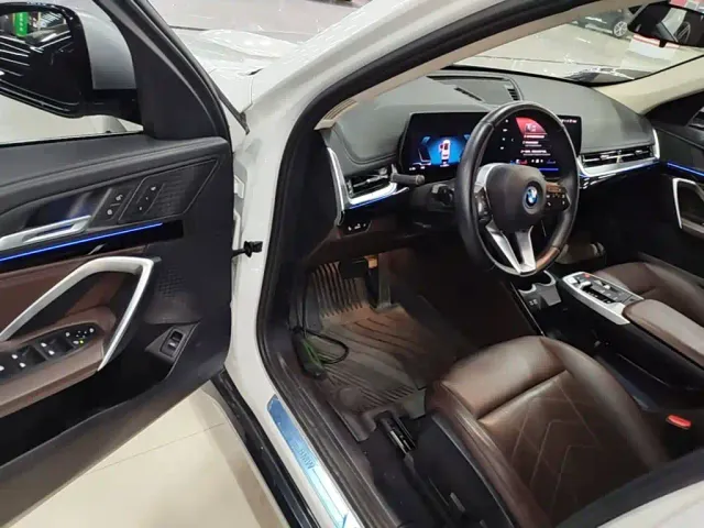 BMW iX1 — Фото автомобиля 15