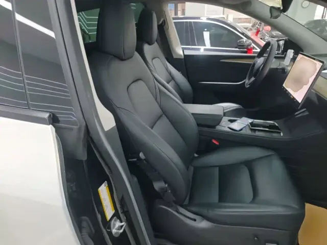 Tesla Model Y — Фото автомобиля 24