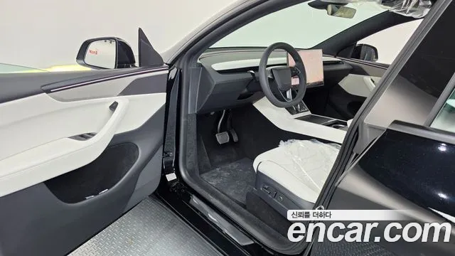 Tesla Model Y — Фото автомобиля 10