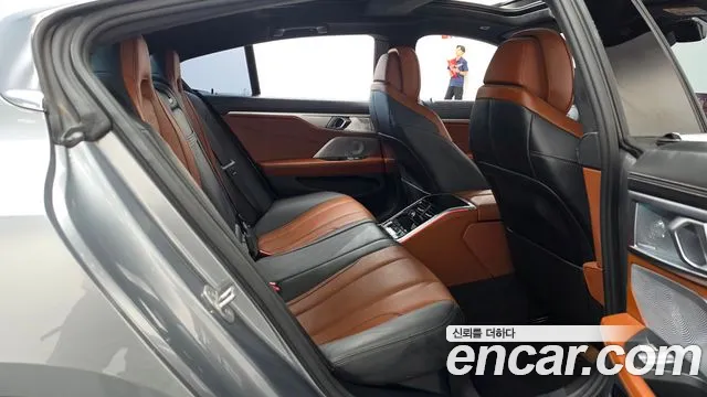 BMW 8 Series G15 — Фото автомобиля 11