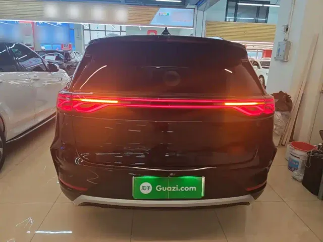 BYD Tang — Фото автомобиля 5