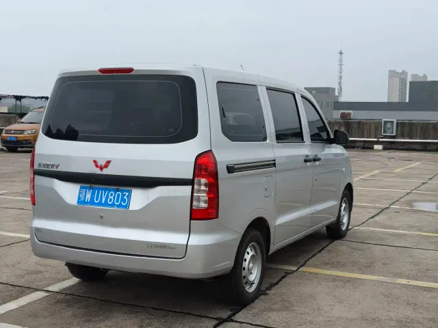 Wuling Hongguang V — Фото автомобиля 6