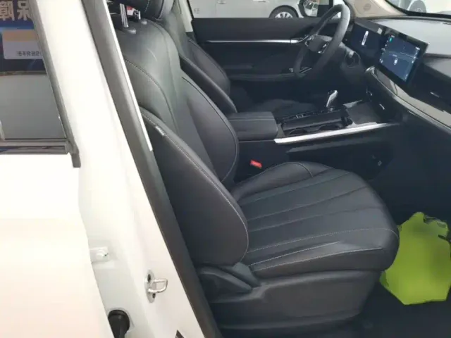 Roewe RX5 Max — Фото автомобиля 19