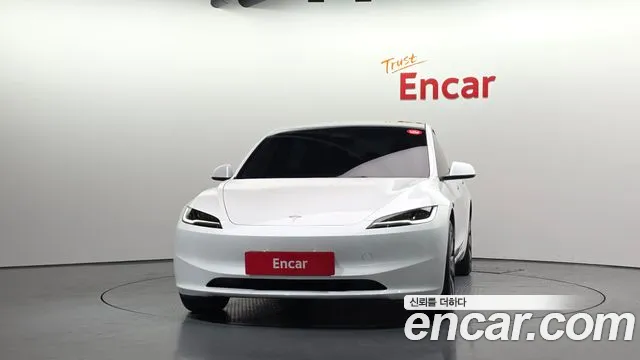 Tesla Model 3 — Фото автомобиля 3