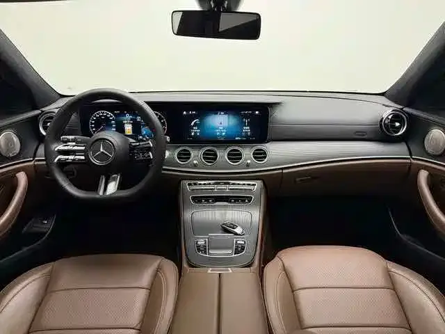Mercedes-Benz E-Class — Фото автомобиля 11