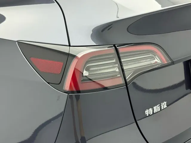 Tesla Model Y — Фото автомобиля 9