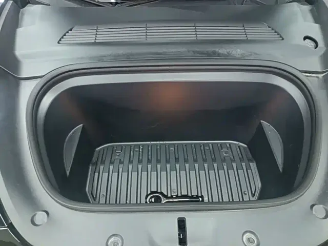 Tesla Model Y — Фото автомобиля 19