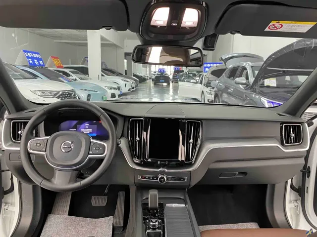 Volvo XC60 — Фото автомобиля 14