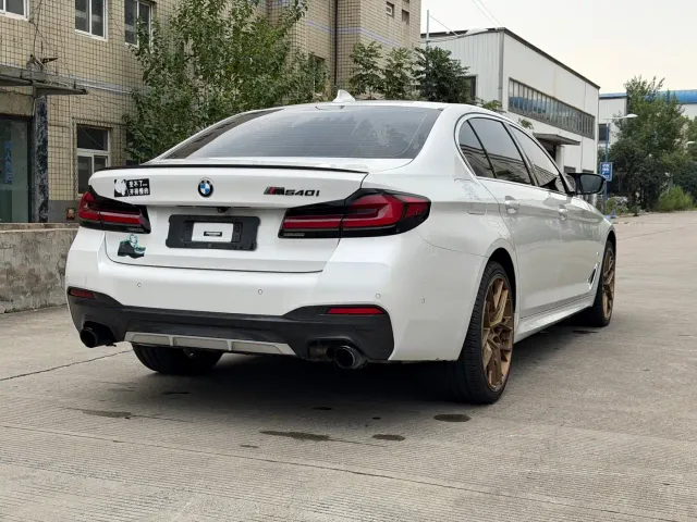 BMW 5 Series — Фото автомобиля 14