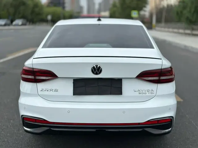 Volkswagen Lavida — Фото автомобиля 5