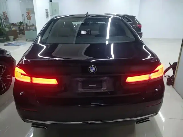 BMW 5 Series — Фото автомобиля 5