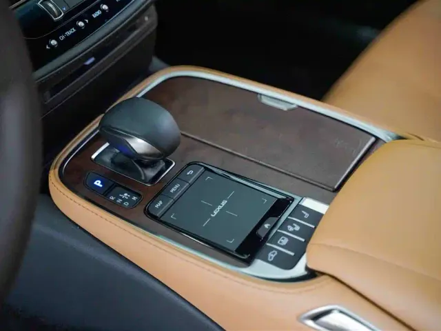 Lexus LS — Фото автомобиля 10