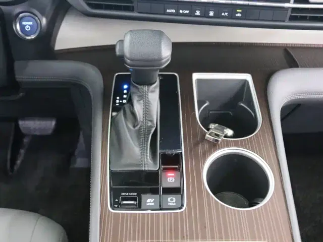 Toyota Granvia — Фото автомобиля 11