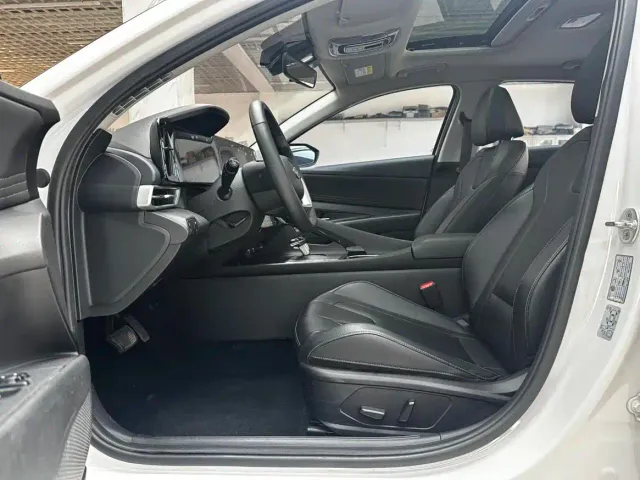 Hyundai Elantra — Фото автомобиля 9