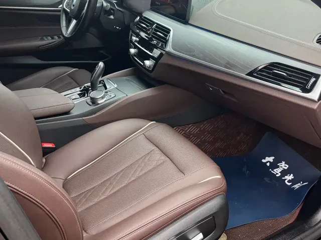 BMW 5 Series — Фото автомобиля 16