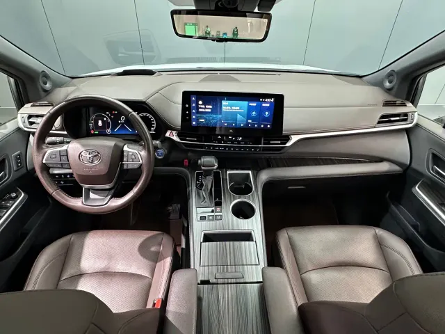 Toyota Sienna — Фото автомобиля 30