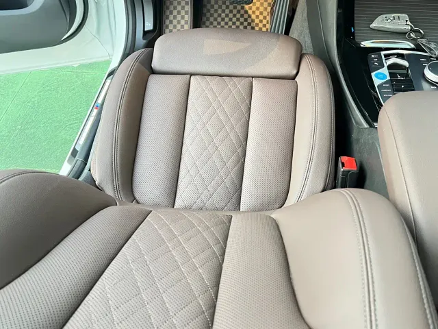 BMW iX3 — Фото автомобиля 15