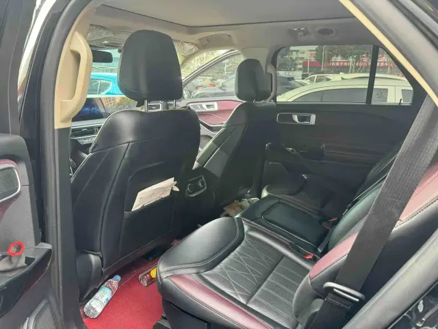 Ford Explorer — Фото автомобиля 7