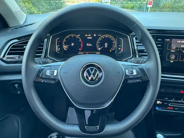 Volkswagen T-Roc — Фото автомобиля 17