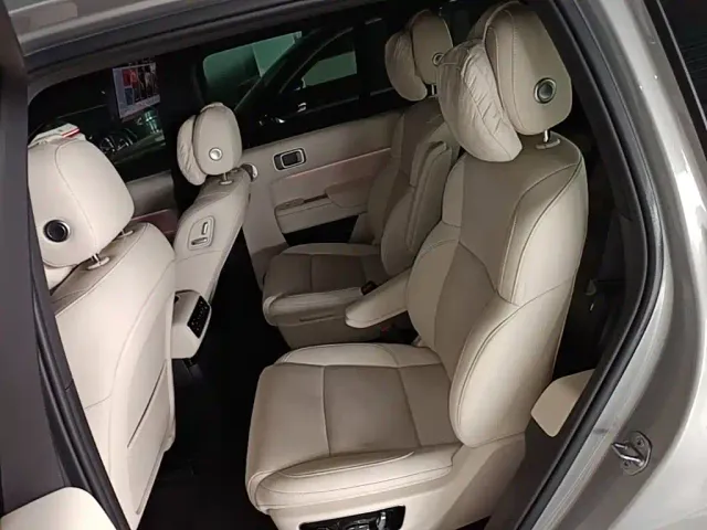 Li Auto L8 — Фото автомобиля 16