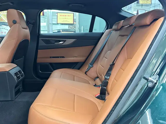 Jaguar XEL — Фото автомобиля 8