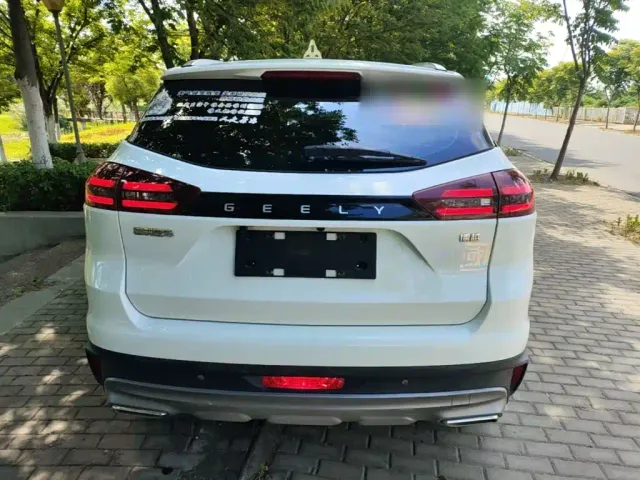 Geely Boyue — Фото автомобиля 5